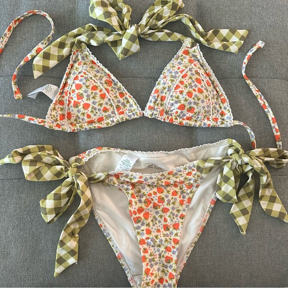 Aerie Strawberry Bikini set Swim Suit size top XS and bottoms XXS - Picture 1 of 9